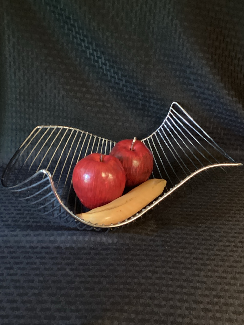 Metal Fruit Bowl. Modern Silver-Toned.